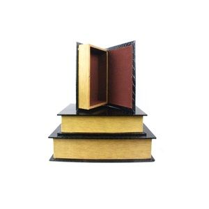 Crocodile Books (Boxes) Decor